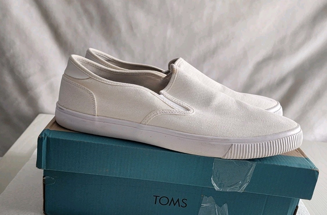 TOMS Wear Good Mens white Canvas Slip On Sneakers Loafers Size 10.5