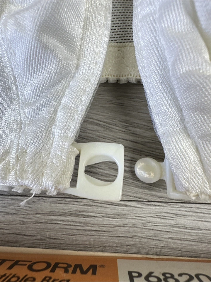 Винтажный бюстгальтер Bestform 36A P6870 белый атласный передний с одинарной застежкой - Изображение 4 из 4