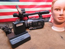 ESTATE    SONY PMW-100 XDCAM CAMERA w/ CHARGER  EXT BATTERY 217HRS XLNT