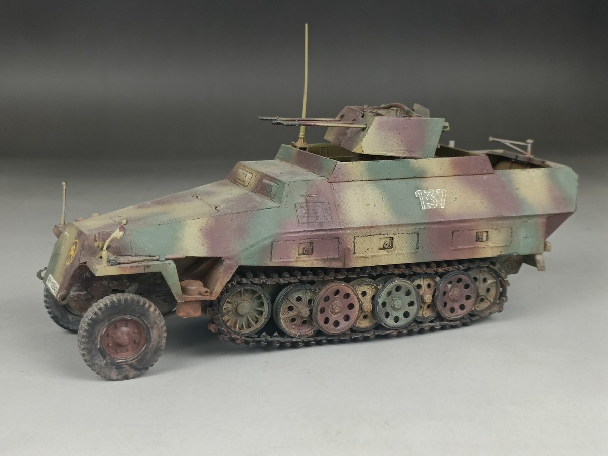 1/35 Built WWII German Sd.Kfz.251/21 Ausf.D Drilling AA Half Track