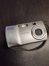 Olympus CAMEDIA D-540 Zoom 3.2MP Digital Camera - Silver   Tested Works