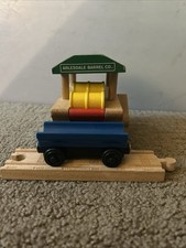 Thomas Wooden Train Arlesdale Barrel Loader with Molasses Barrels 2000