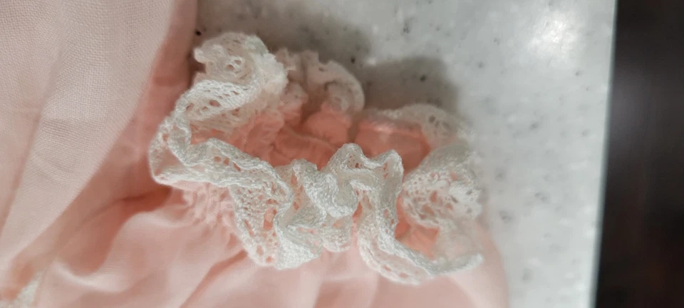 Vestido Will’Beth Rosa Reliquia Encaje Perla Cuentas Lazo En Capas Niñas 6-12 MTH Foto 3 de 4