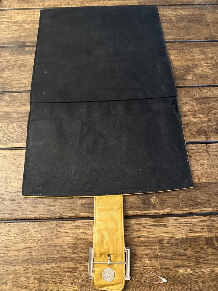 Miche Classic Magnetic Purse She’ll Vivian Mustard Yellow - Imagem 2 de 4