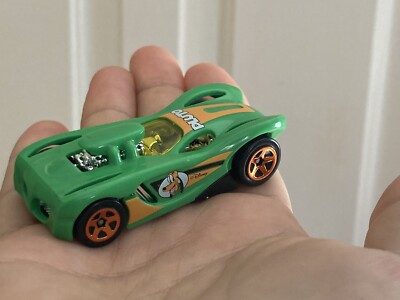 Disney Hot Wheels ''Pluto'' 16 Angels Toy Car