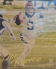 2020 Panini Chronicles Luminance Update Rookies#201 Joe Burrow Luminance gold 