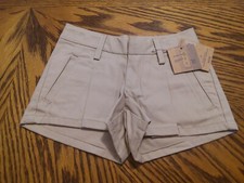 LANDS END GIRLS KAHKI 4 POCKET SHORTS. SIZE 4