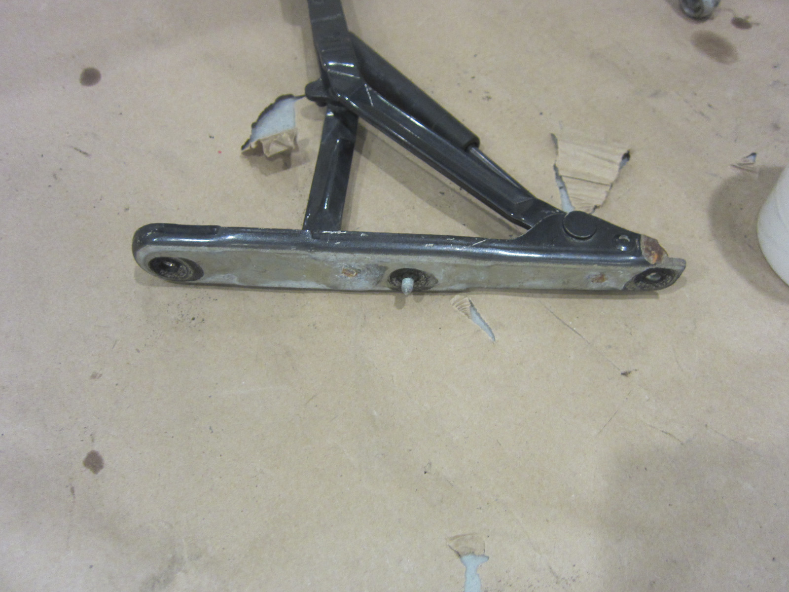 Maserati 4200,GranTurismo - RH Rear Trunk Lid Hinge - P/N 384700106