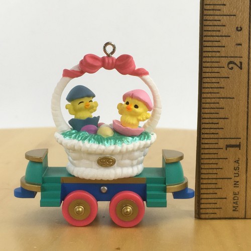 Vintage 1999 Hallmark Cottontail Express Flatbed Car Keepsake Ornament Easter - Picture 9 of 9