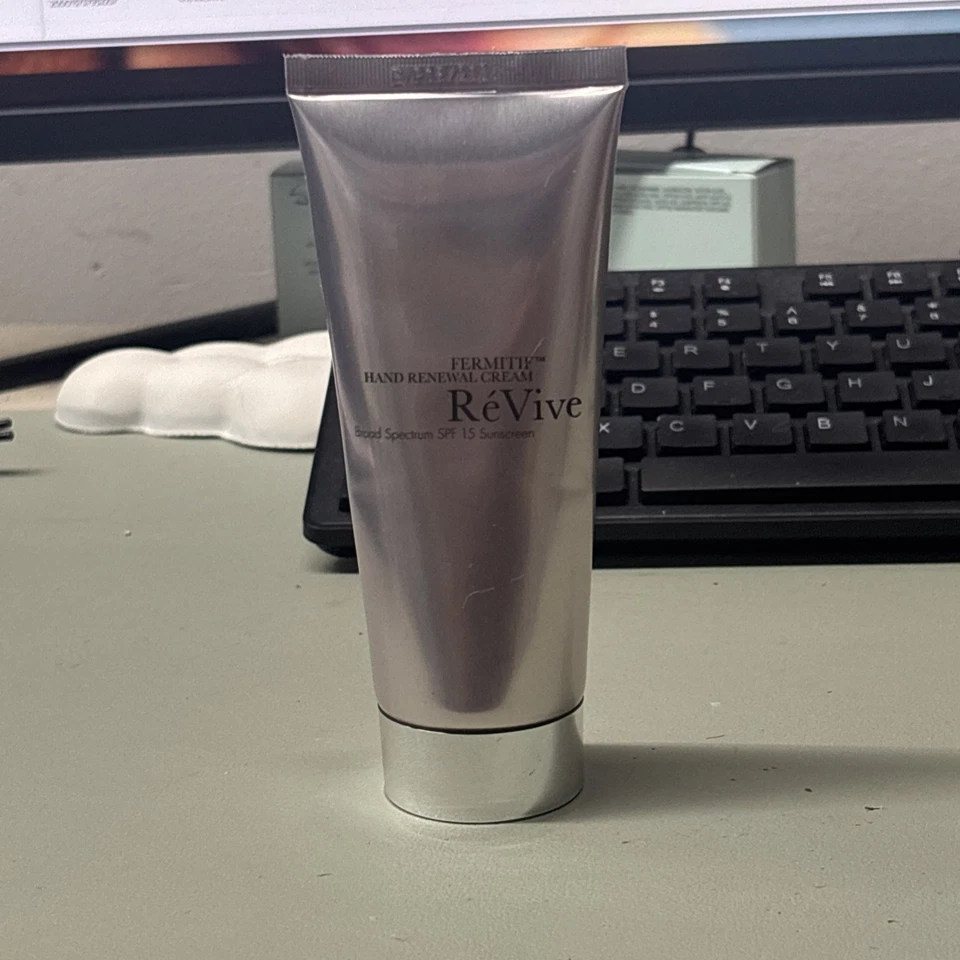 Creme Renovador de Mãos ReVive Fermitif FPS 15 100g/3.4oz SEM CAIXA Expira em 12/2025 - Imagem 4 de 4