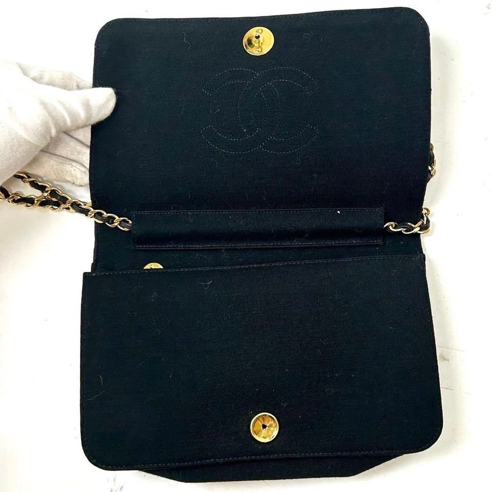 Auténtico Bolso de Hombro CHANEL Doble Solapa Matelasse Negro Algodón Jersey Herrajes Dorados Foto 4 de 4