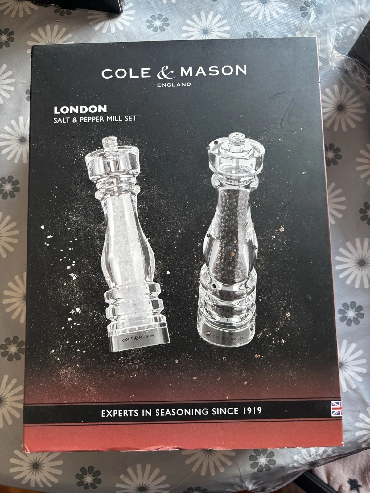Cole & Mason London acrylic salt & pepper mills size 22cm stylish, modern new
Opens in a new window