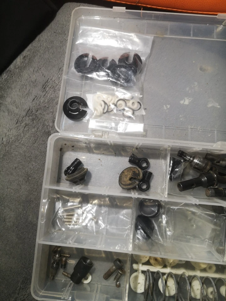 Losi 8IGHT Racing Buggy 1:8 2 Kisten Teile, Schrauben Dämpferteile Lager - Bild 3 von 4