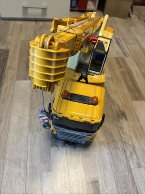 Bruder Scania Super 560R Liebherr Kran-LKW