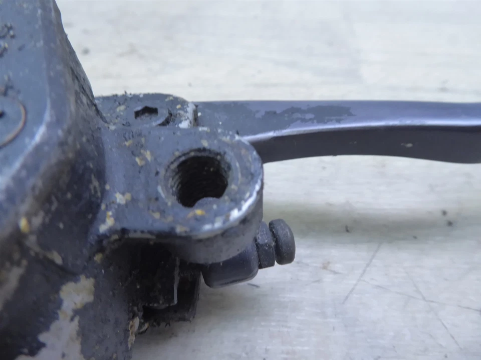 1990 Yamaha FJ1200 Y20965) front right brake master cylinder - Image 3 of 4
