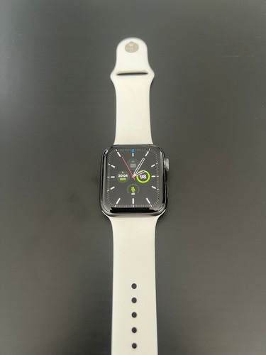 Apple Watch Series 5 - 44mm - Aluminiumgehäuse Space Grau - mit Sportarmband S/M - Bild 2 von 9