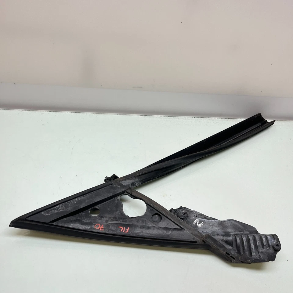 2014-2016 BMW 328I GT F34 FRONT LEFT DOOR WINDOW BELT WEATHERSTRIP SEAL 7289939 - Image 2 of 4