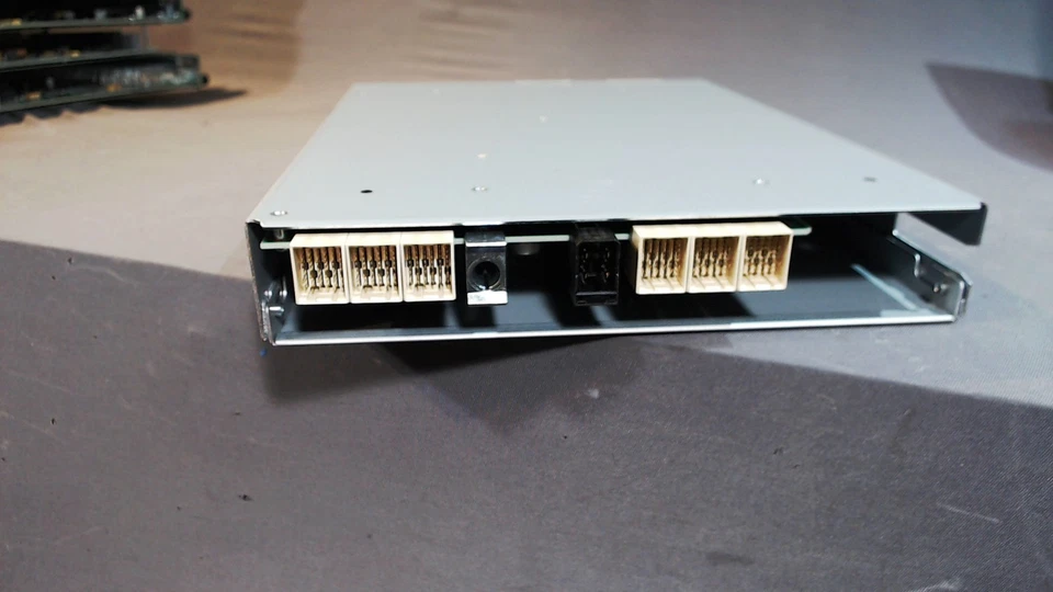 Módulo de E/S Hitachi HUS DBMS6 para bandeja de accionamiento HUS R0307-E0103-03 REV 04, 3285196-A Foto 2 de 3