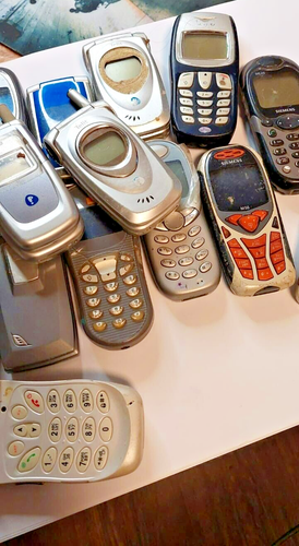 3 Pcs Vintage Mobiles Unlocked Collection Cellphones GSM Buttons Dual SIM 2G/3G - Afbeelding 9 van 13
