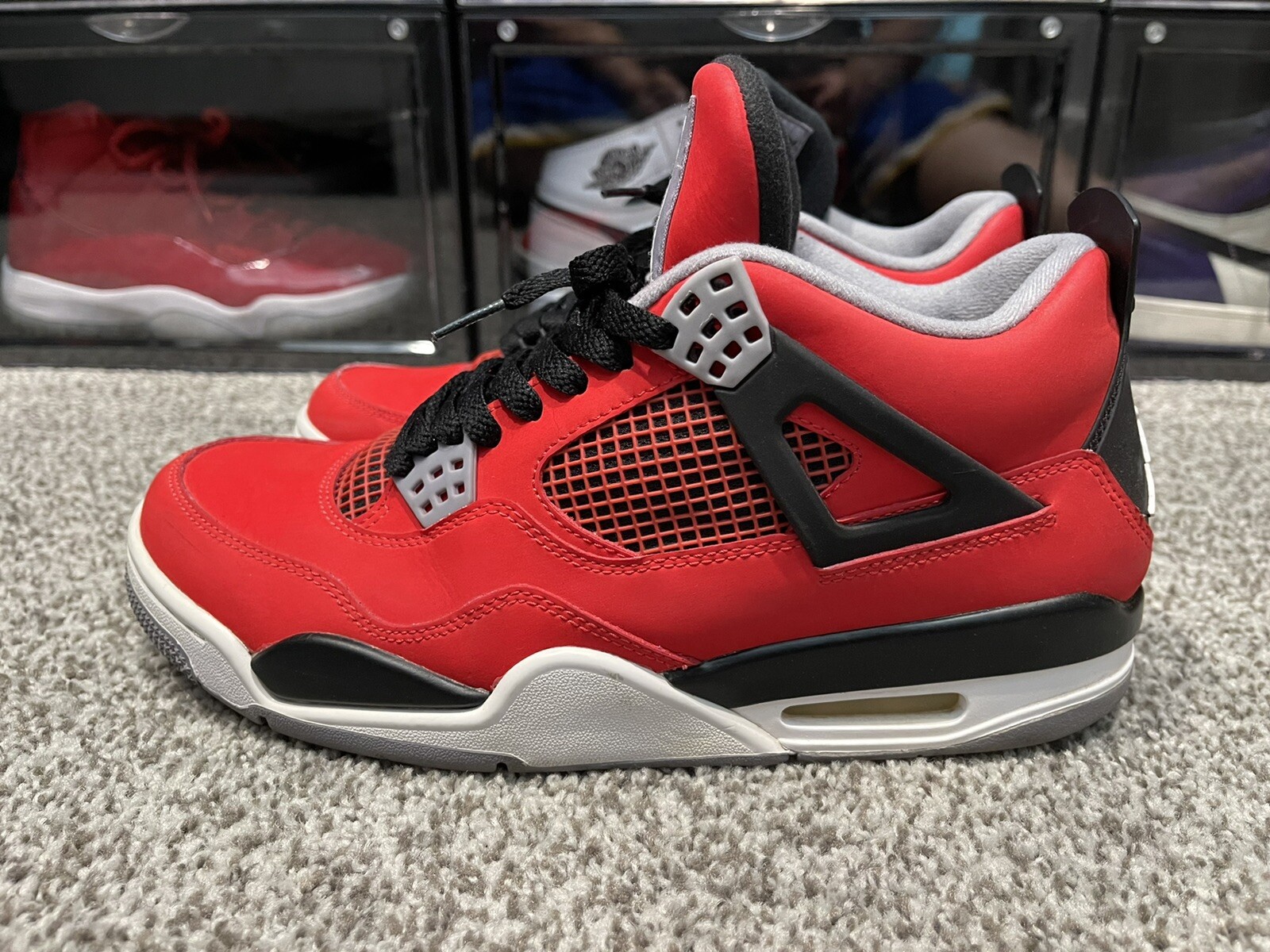 Air Jordan 4 Retro Toro Bravo Size 9.5 