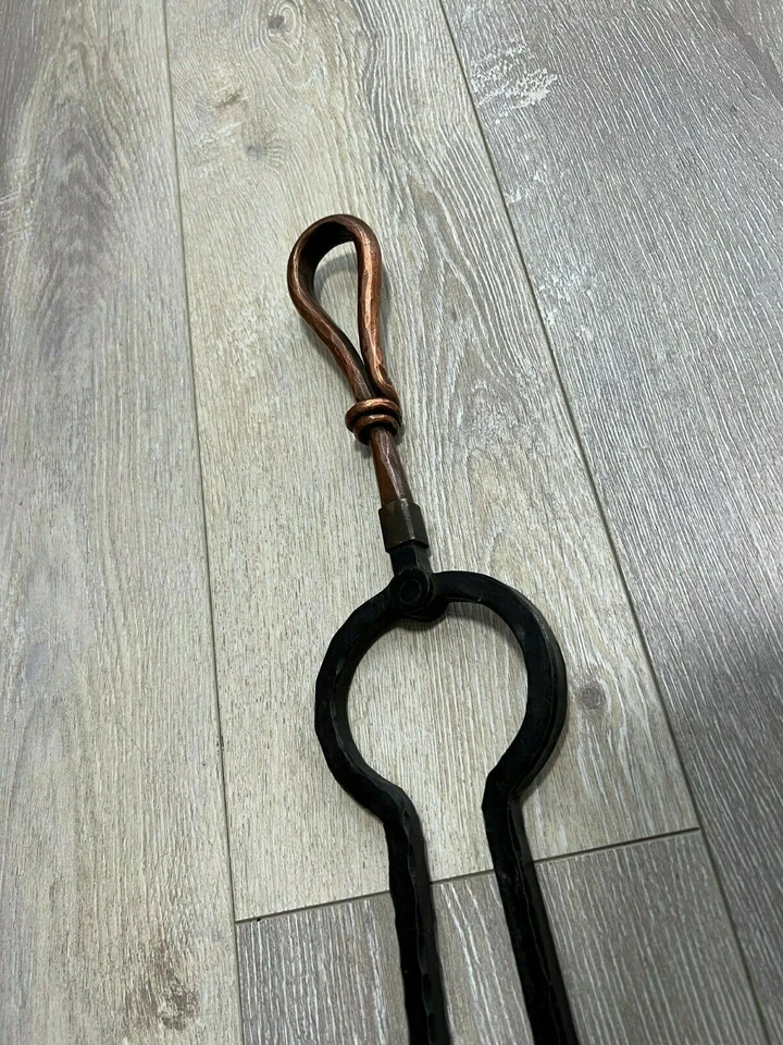 Pinzas de chimenea de hierro y mango de cobre enormes de colección, 41 1/4" de largo, peso es de 4 libras Foto 3 de 4
