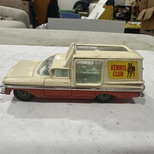 Corgi 486 Chevrolet Impala Kennel Club
