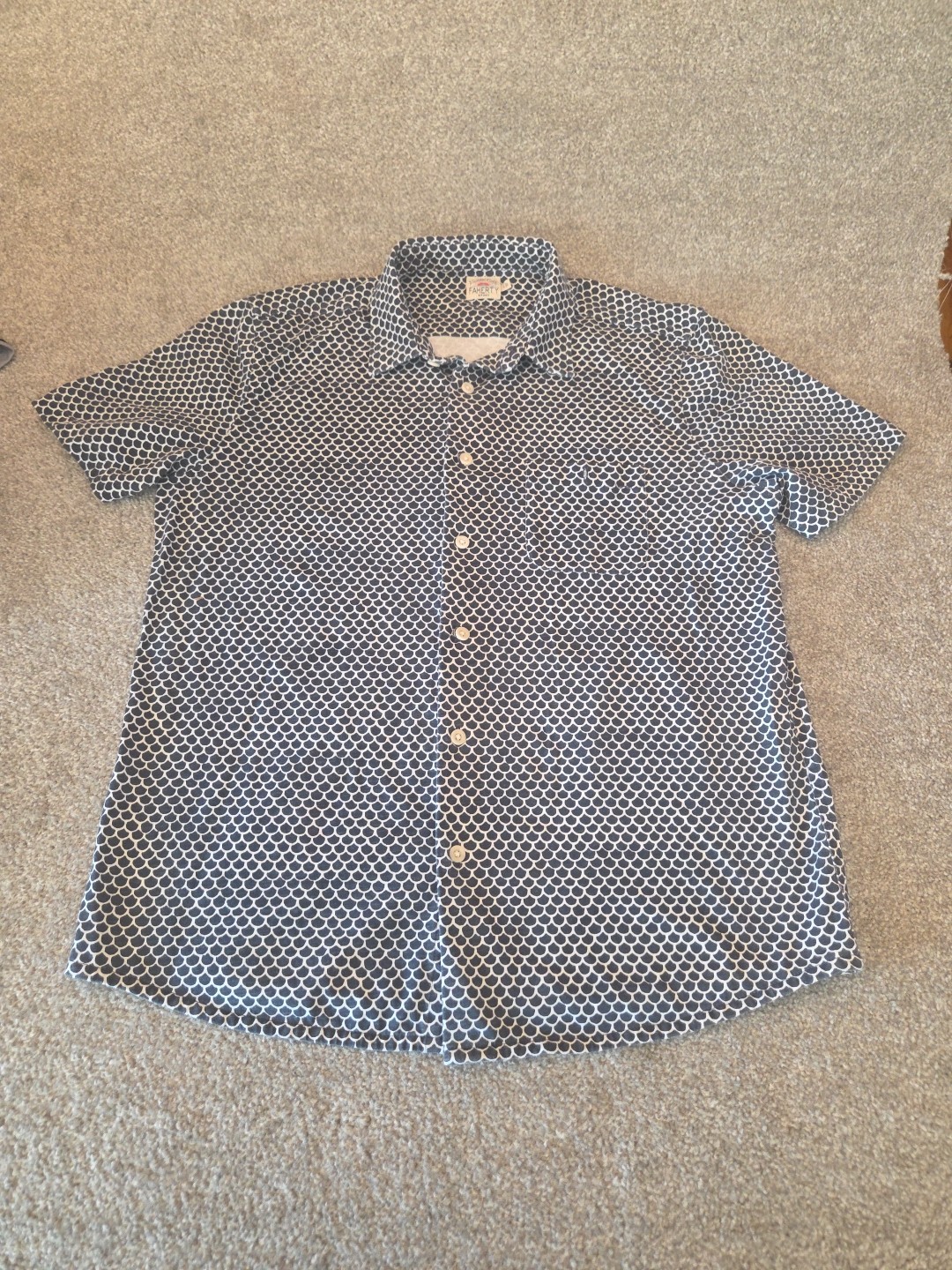 Mens Faherty Fish Scale Print Button Up Shirt Siz… - image 1