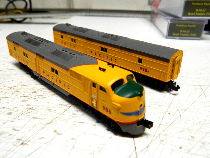 N,Life LikeUP EMD E-7 AB set,both pwd,see desc,good,not orig boxes. (HA)