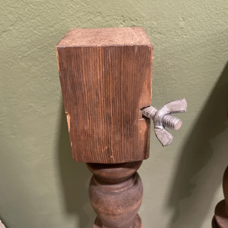Balaustres de husillo de madera torneada vintage 30 x 2 1/2 pulgadas lote de 4 o patas de mesa Foto 2 de 4