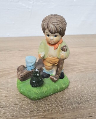 Vintage Figur Junge am Lagerfeuer Keramik Deko 60er 70er Retro Sammler