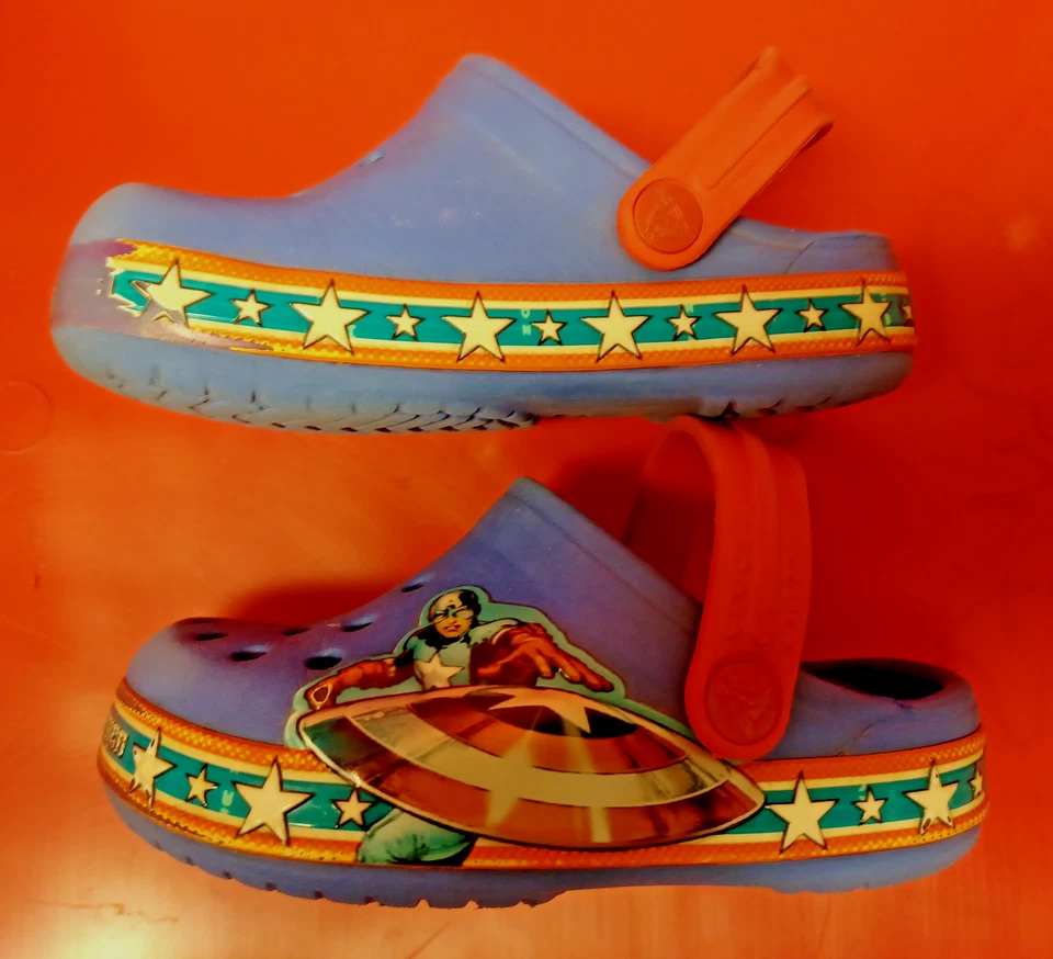 Capitán América CROCS Niño Talla 6/7 Marvel Avengers Foto 2 de 4