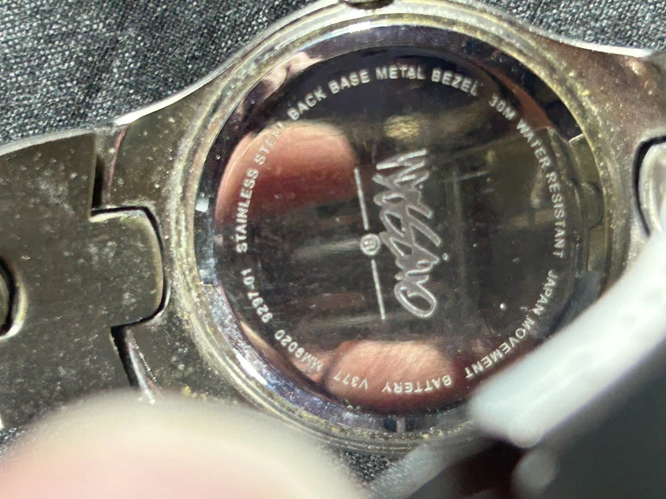 Reloj Mossimo Indigo Cuadrante Fecha Indicador Tono Plateado Redondo Acero Inoxidable Foto 2 de 4