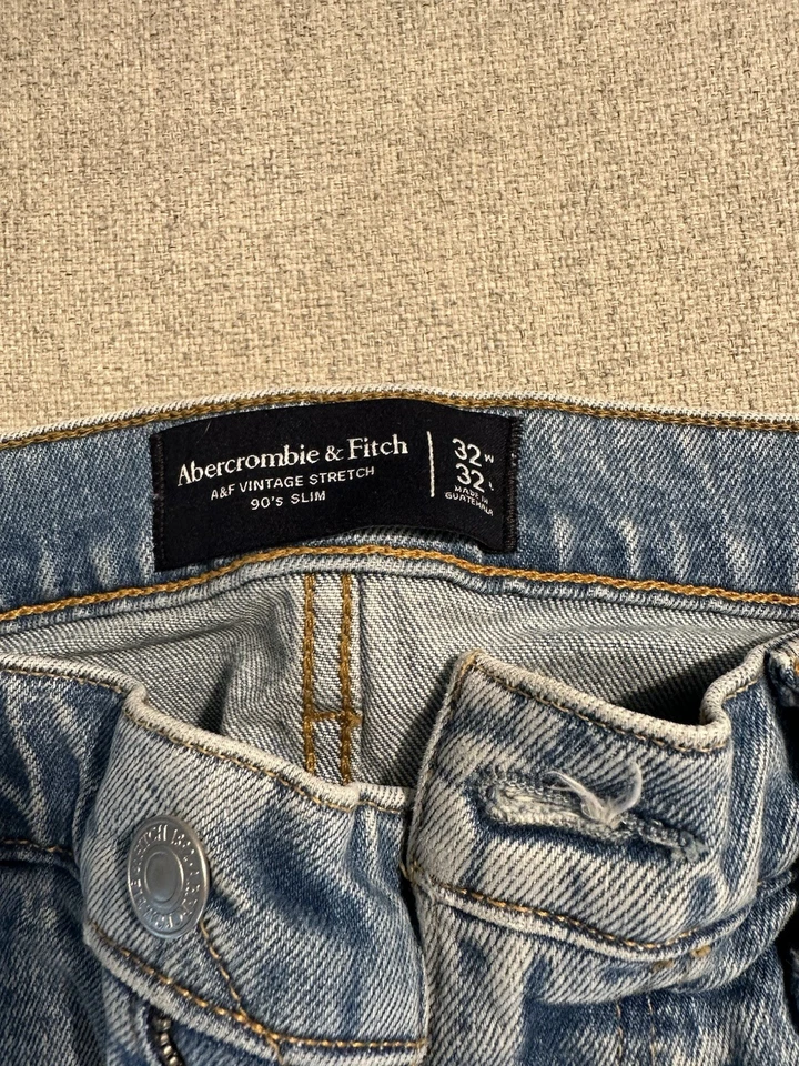 Abercrombie & Fitch Men’s Light Wash Vintage 90s Slim Fit Jeans 32x32 - Image 2 of 3