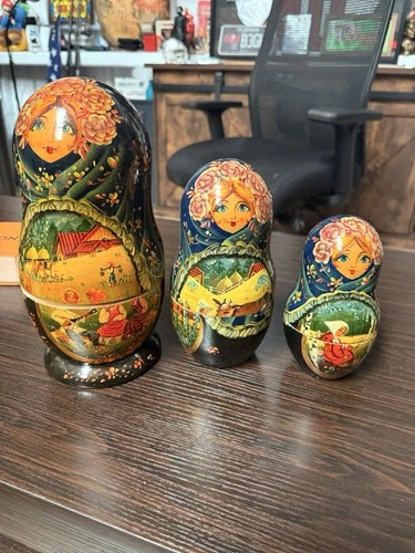 Signed Russian Matryoshka Nesting 8 Doll Set Zubakhina Intricate Hand Painted