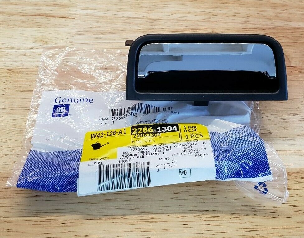 NEW 20152020 Chevy Tahoe, GMC Yukon Center Console Armrest LATCH