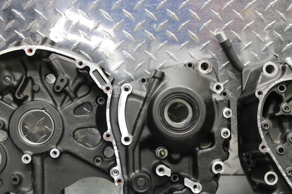 Yamaha Bolt XVS950 R 2014 especificaciones cárter cárter cárter 5S7-15100-09-00 Foto 3 de 4