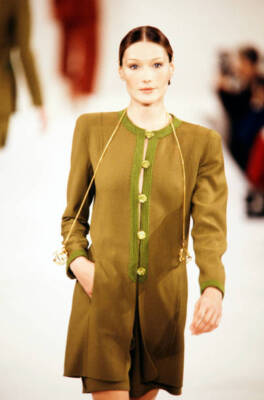 Carla Bruni model in a Oscar de la Renta fashion show 1993 Old Photo 5