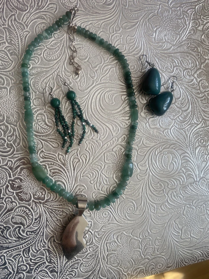 JAY KING 4 PIECELOT GREEN BEADED NECKLACE, PENDANT, DROP & EMERALD EARRINGS💚 - Image 4 of 4