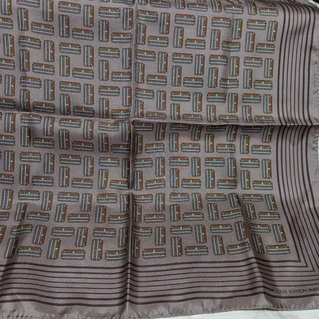 Louis Vuitton Luxury Silk Scarf for Women Elegant Fashion Accessory