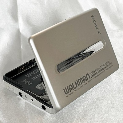 SONY WM-EX677 1999 Silver Walkman Vintage Cassette Player Made in