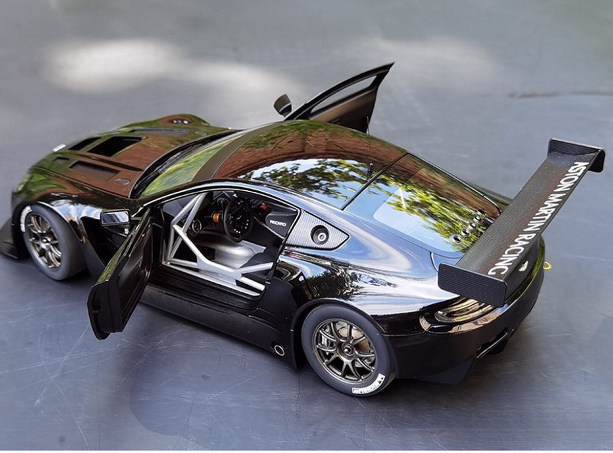 オートアート 1/18 ヴァンテージ GT3 Amazon.co.jp: AUTOart 1/18 アストンマーチン V12 ヴァンテージ