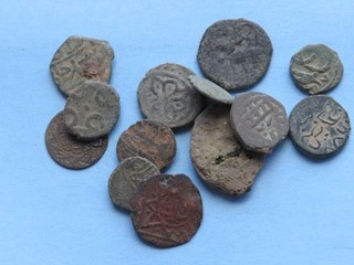 Konvolut 13 Stück Antike Islamische Bronze Münzen Original zum reinigen !!