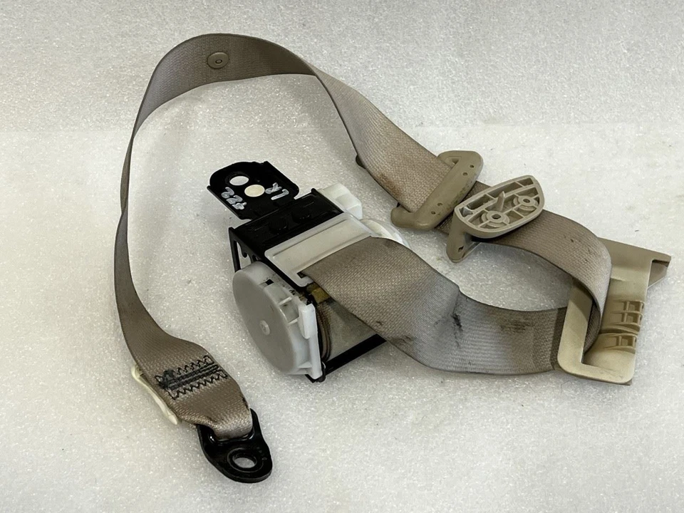 2001 2002 2003 2004 2005 LEXUS GS300 GS430 CINTURÓN DE SEGURIDAD TRASERO IZQUIERDO MARFIL LE02 Foto 2 de 4