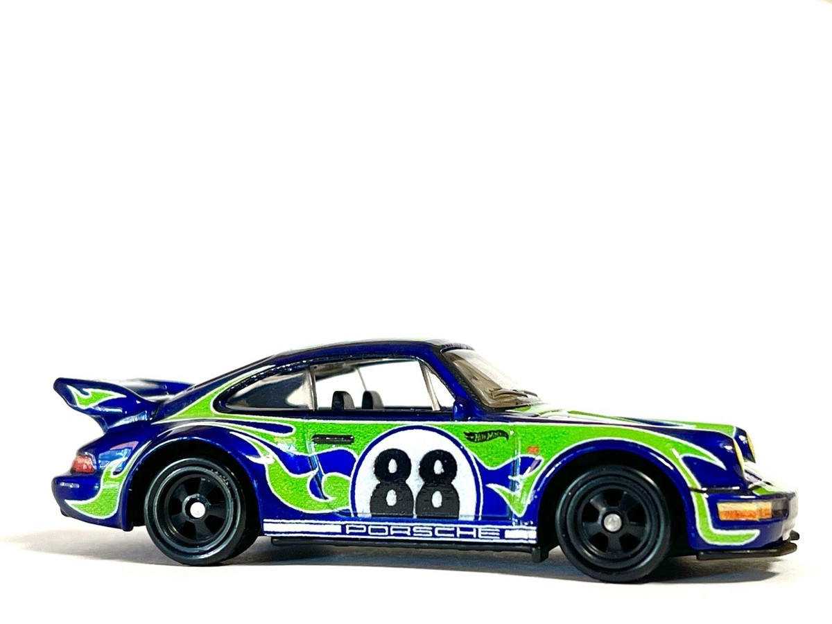 ミニカー Hotwheels STH Porsche 911 Carrera RS Amazon.com: Hot Wheels Porsche 911 Carrera RS 2.7, Retro Racers 8