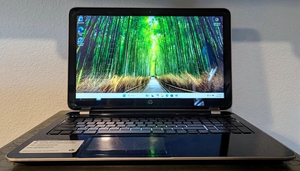 HP Pavilion TouchSmart 15 Notebook PC - Image 2 of 4