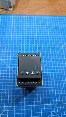 Jumo Kompaktregler 703011/10-001-000-000-23 Temperatur-Regler Programmierbar