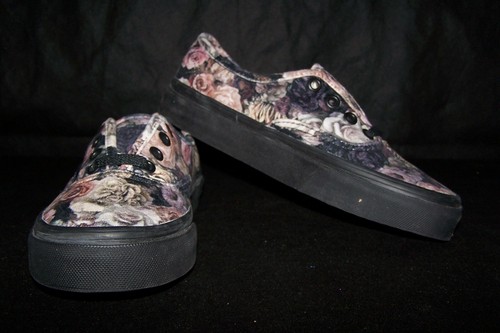 VANS Authentic (Velvet) Women's Skate 