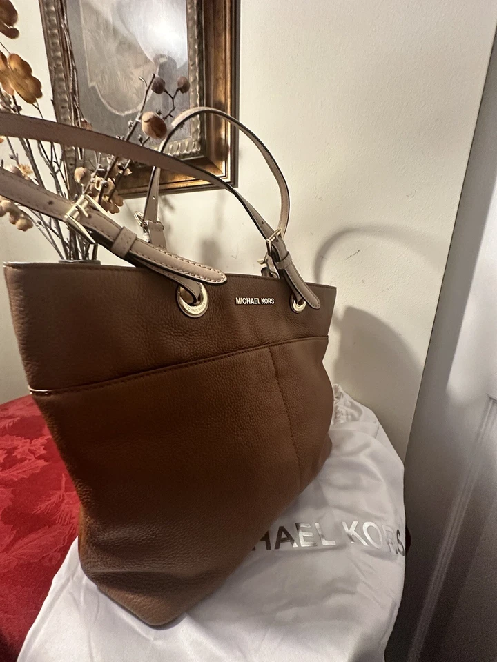 Bolso de Hombro Michael Kors Bedford Cuero Guijarro Bolsillo Medio Marrón Foto 3 de 4