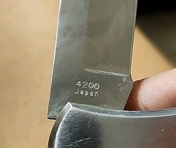 Cuchillo a presión 70 aniversario Foto 3 de 4