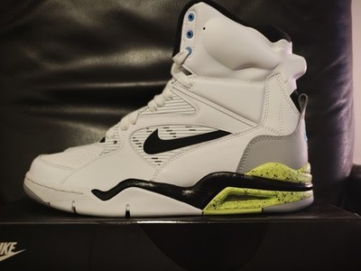 NIKE AIR COMMAND FORCE WHITE  BLACK  WOLF GREY  VOLT  684715 100  SIZE 8
